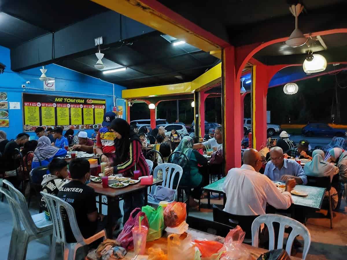 Restoran Mr Tomyam Seafood Kedai Makan Slim River